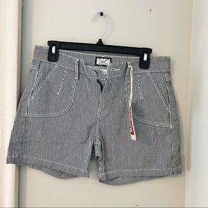 Levi’s 515 mid rise shorts